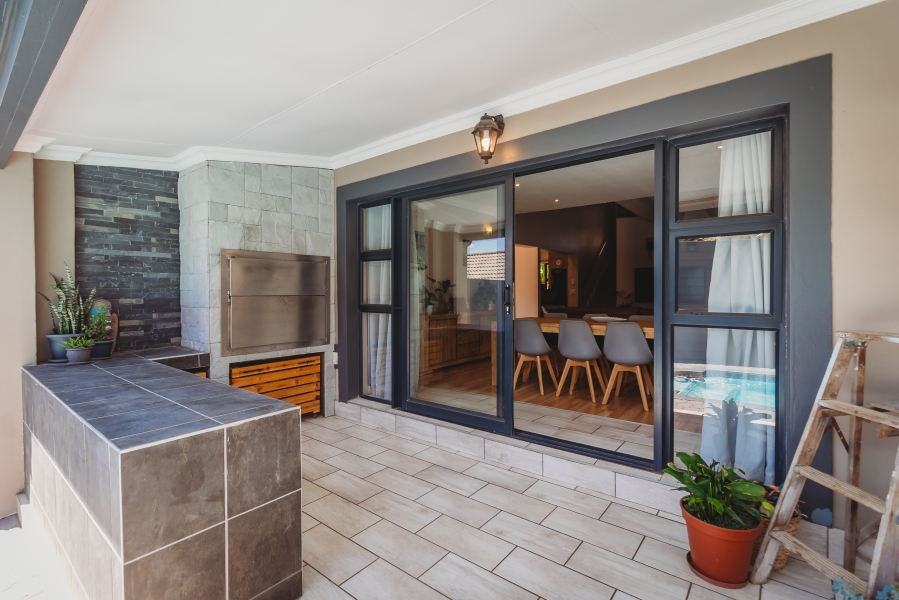 5 Bedroom Property for Sale in Panorama Western Cape